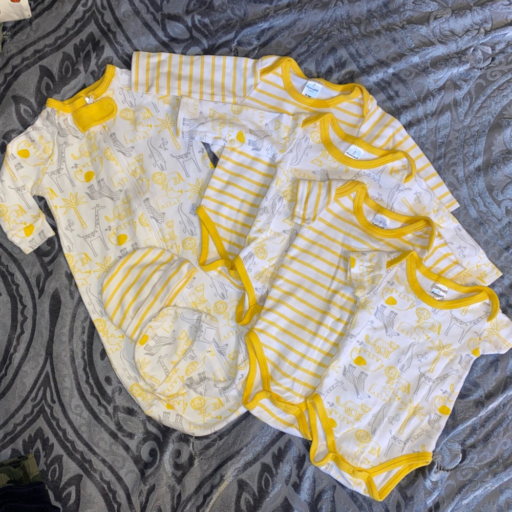 7 Piece Set of Unisex Baby Clothing